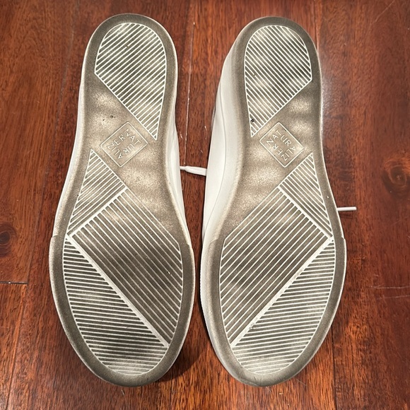 Naturalizer Sneakers - Size 8 Wide - Picture 5 of 11